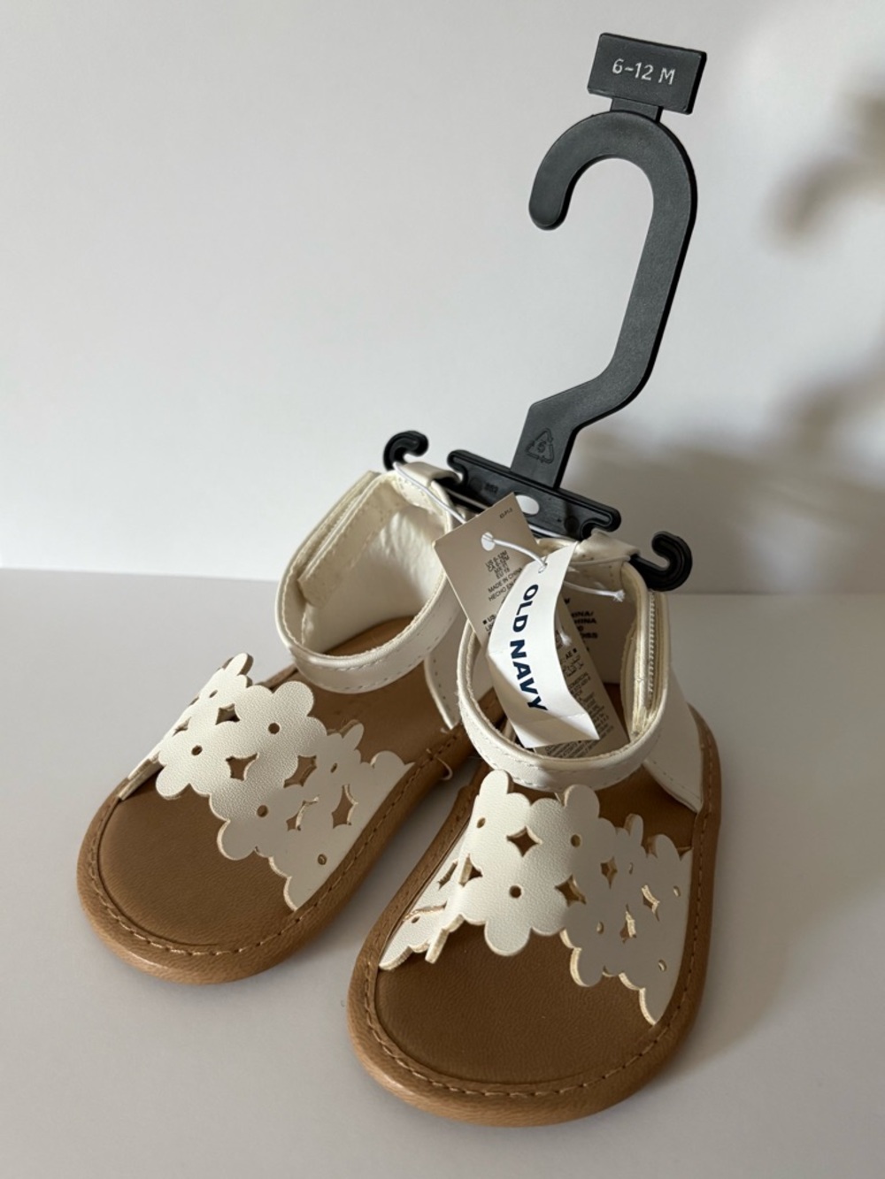 Old Navy Baby Girl Faux-Leather Floral Cutout Sandals - 6-12M